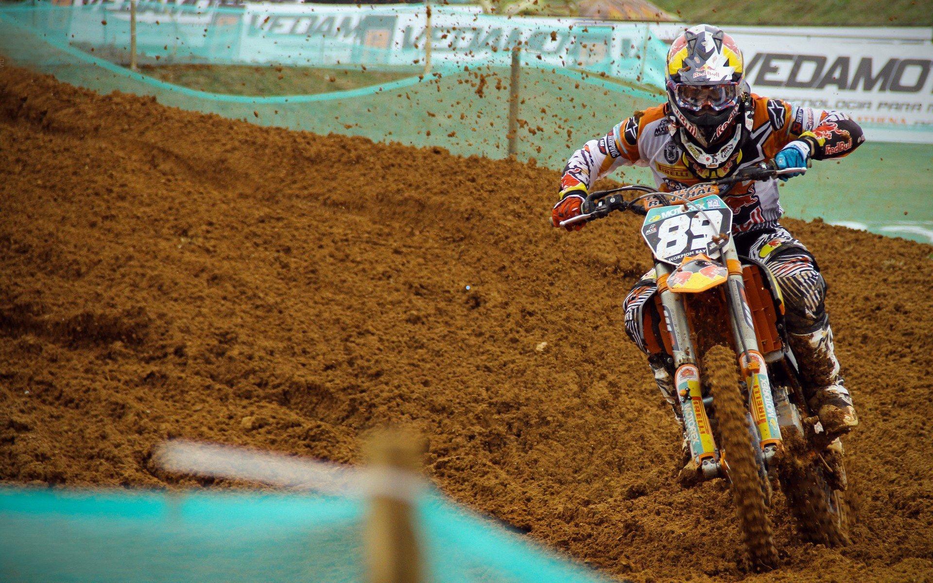 骑士客场激战告捷！米切尔24分6助攻引领，克努佩尔21分11篮板定乾坤险胜黄蜂