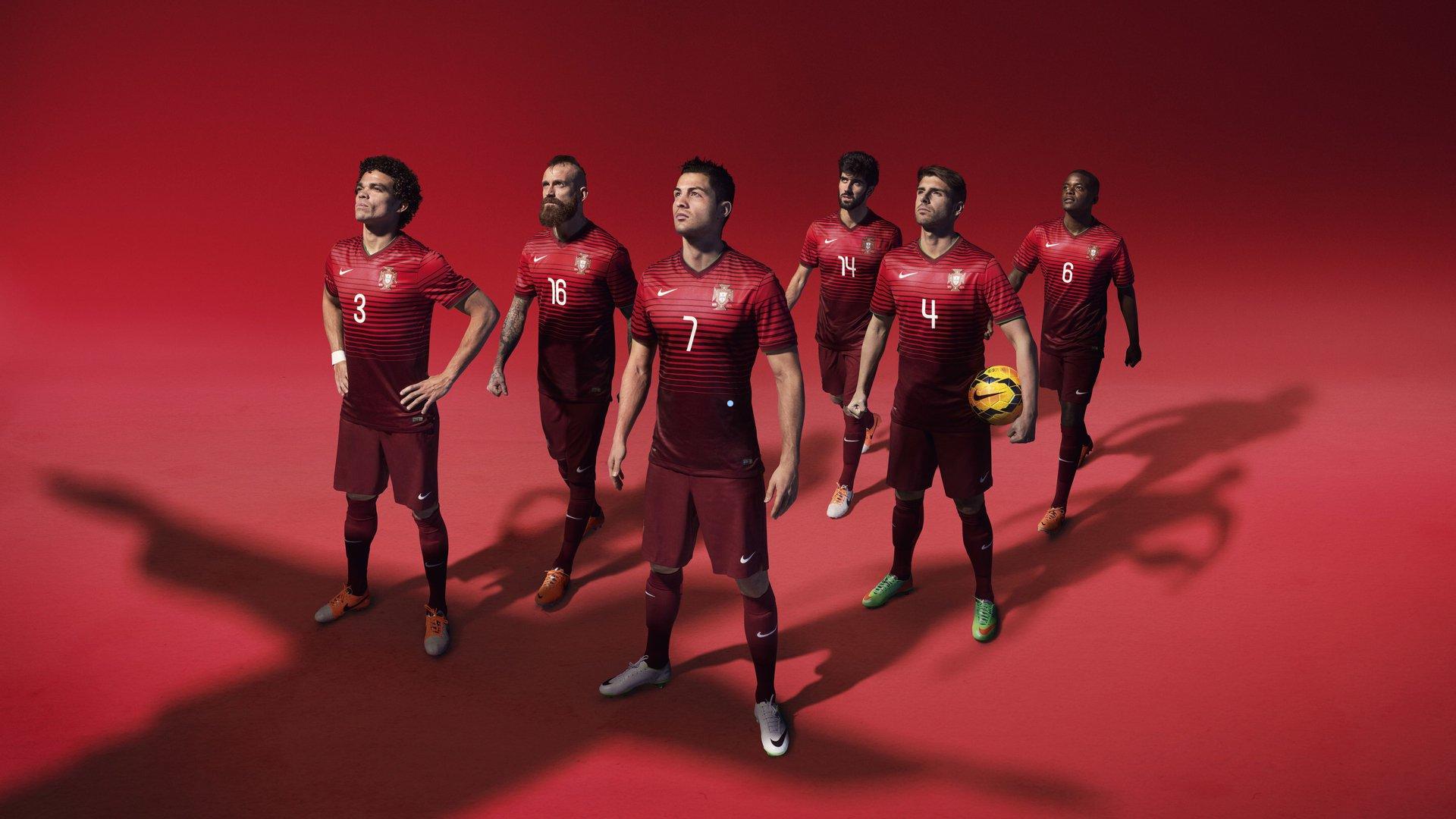 老特拉福德风暴！84岁弗格爵士震怒，曼联赛季崩盘陷44年最差双杯一轮游尴尬